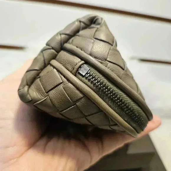 BV Intrecciato Leather Double  Zip Pouch - Picture 8 of 13